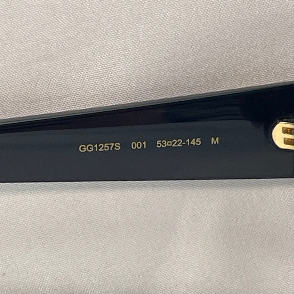 Gucci Women's Black Oversized Sunglasses - Picture 5 of 15